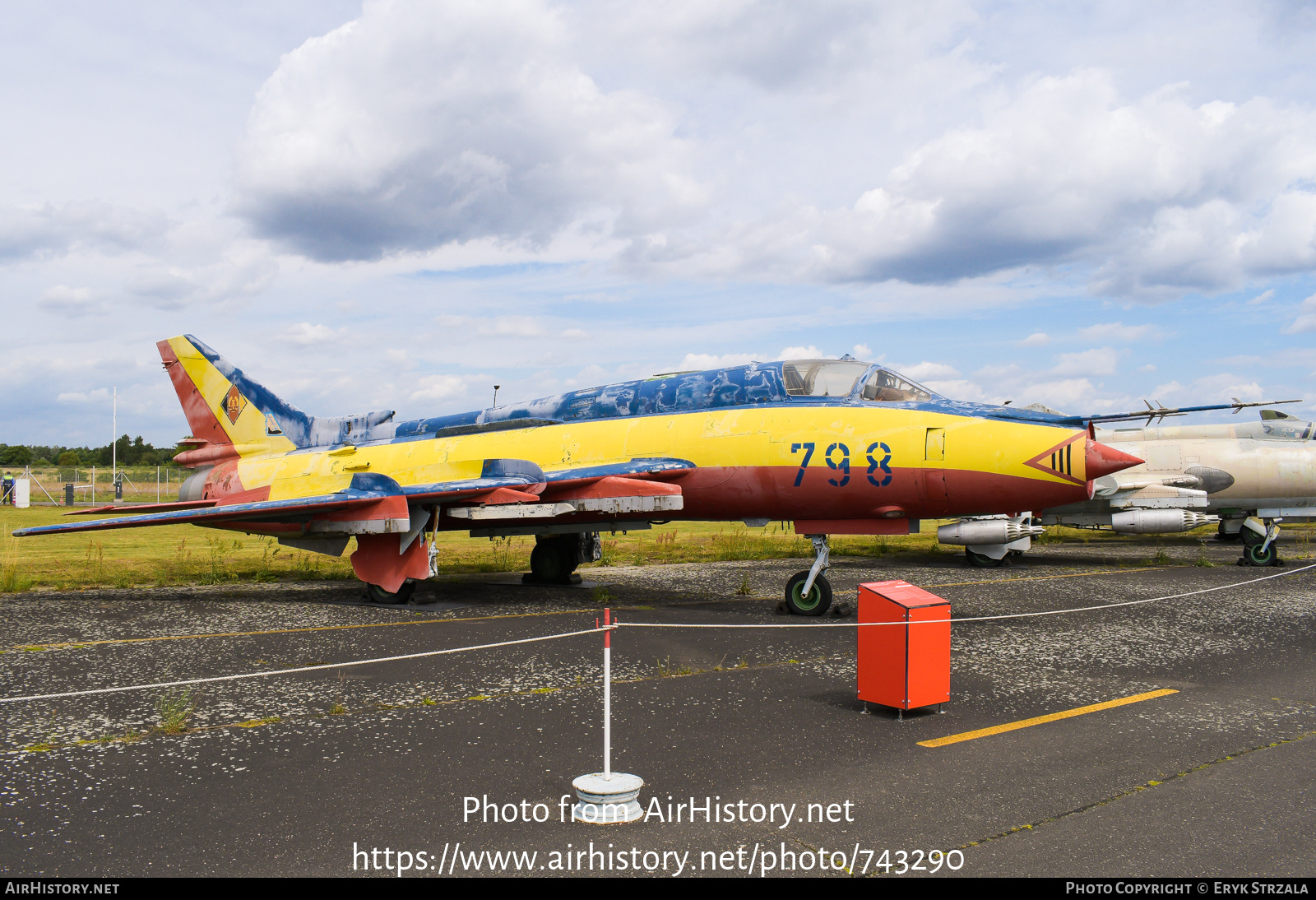 Aircraft Photo of 798 | Sukhoi Su-22M4 | East Germany - Air Force | AirHistory.net #743290