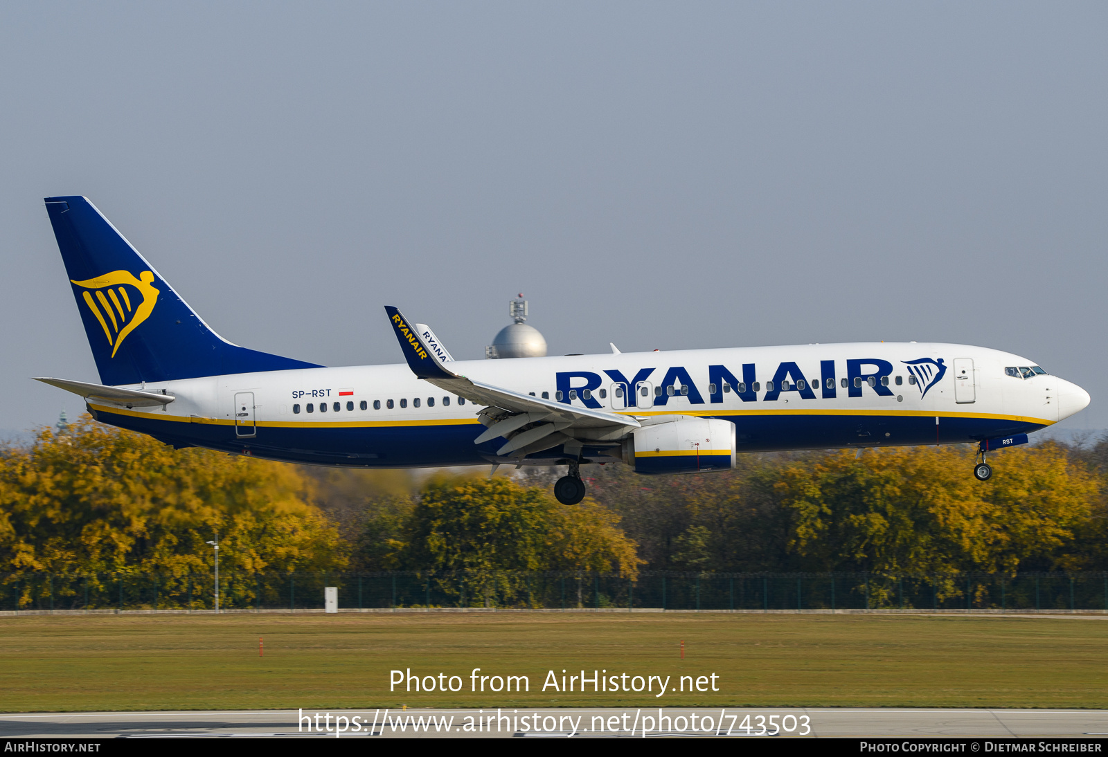 Aircraft Photo of SP-RST | Boeing 737-800 | Ryanair | AirHistory.net #743503