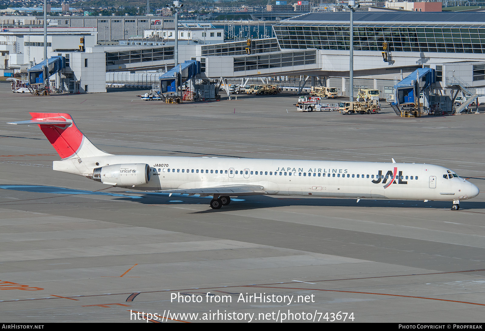 Aircraft Photo of JA8070 | McDonnell Douglas MD-90-30 | Japan Airlines - JAL | AirHistory.net #743674