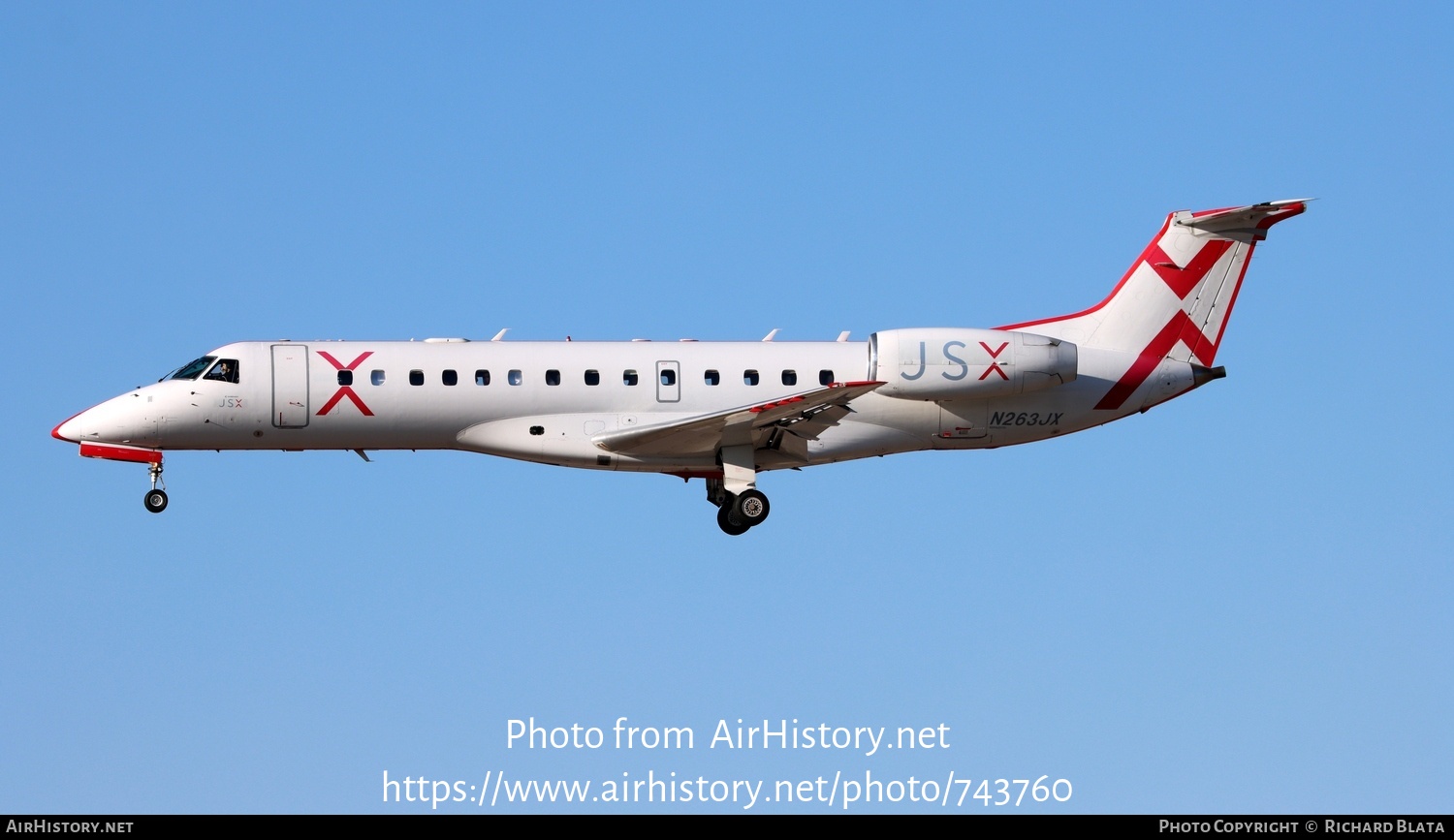 Aircraft Photo of N263JX | Embraer ERJ-135LR (EMB-135LR) | JetSuiteX - JSX | AirHistory.net #743760