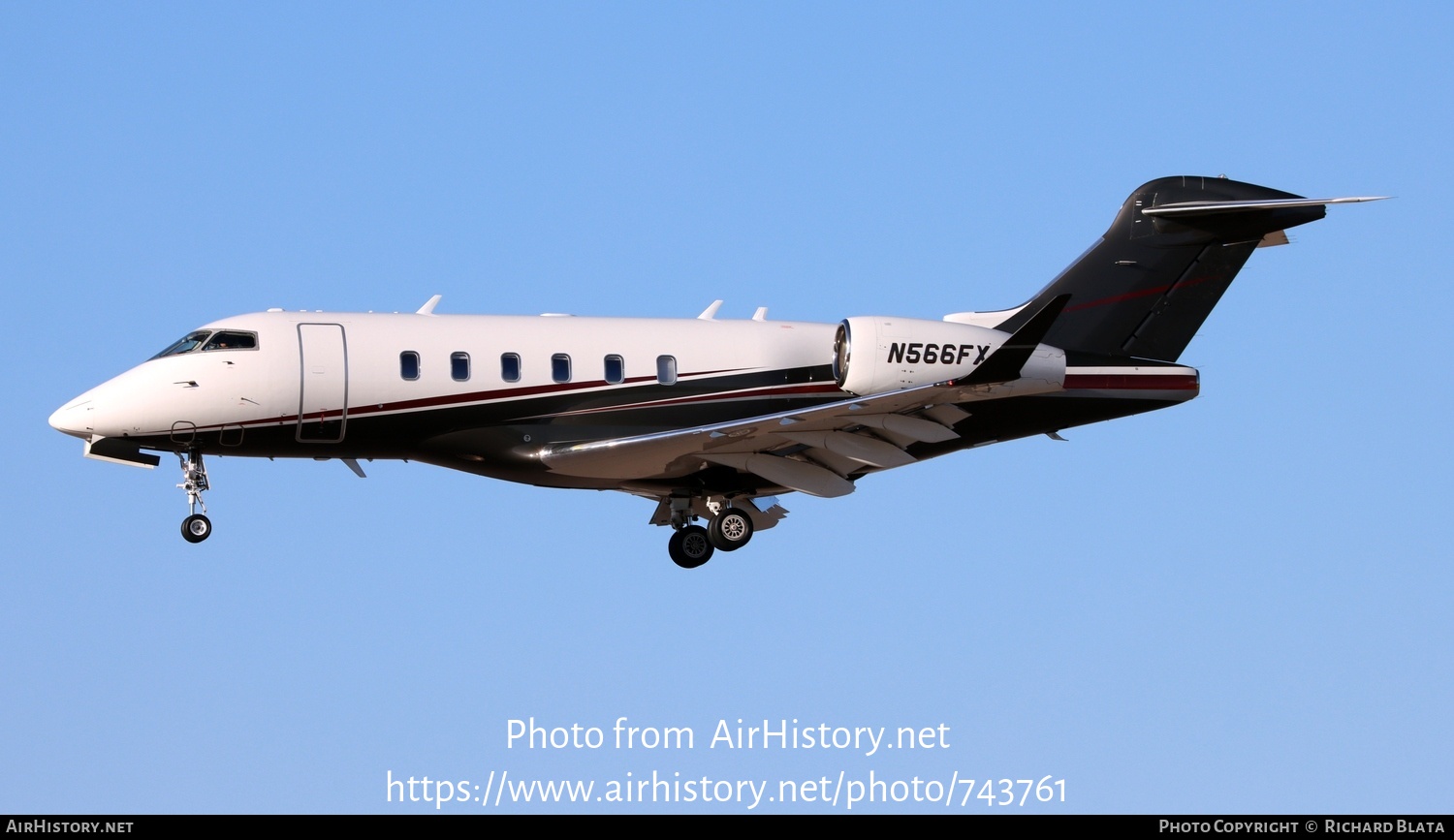 Aircraft Photo of N566FX | Bombardier Challenger 350 (BD-100-1A10) | AirHistory.net #743761