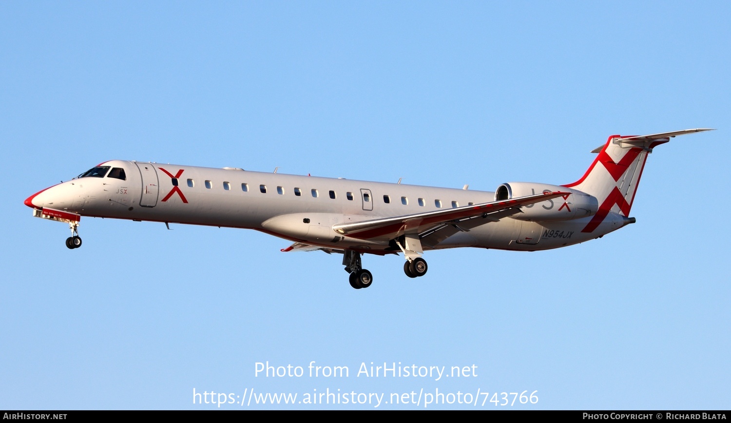 Aircraft Photo of N954JX | Embraer ERJ-145LR (EMB-145LR) | JetSuiteX - JSX | AirHistory.net #743766