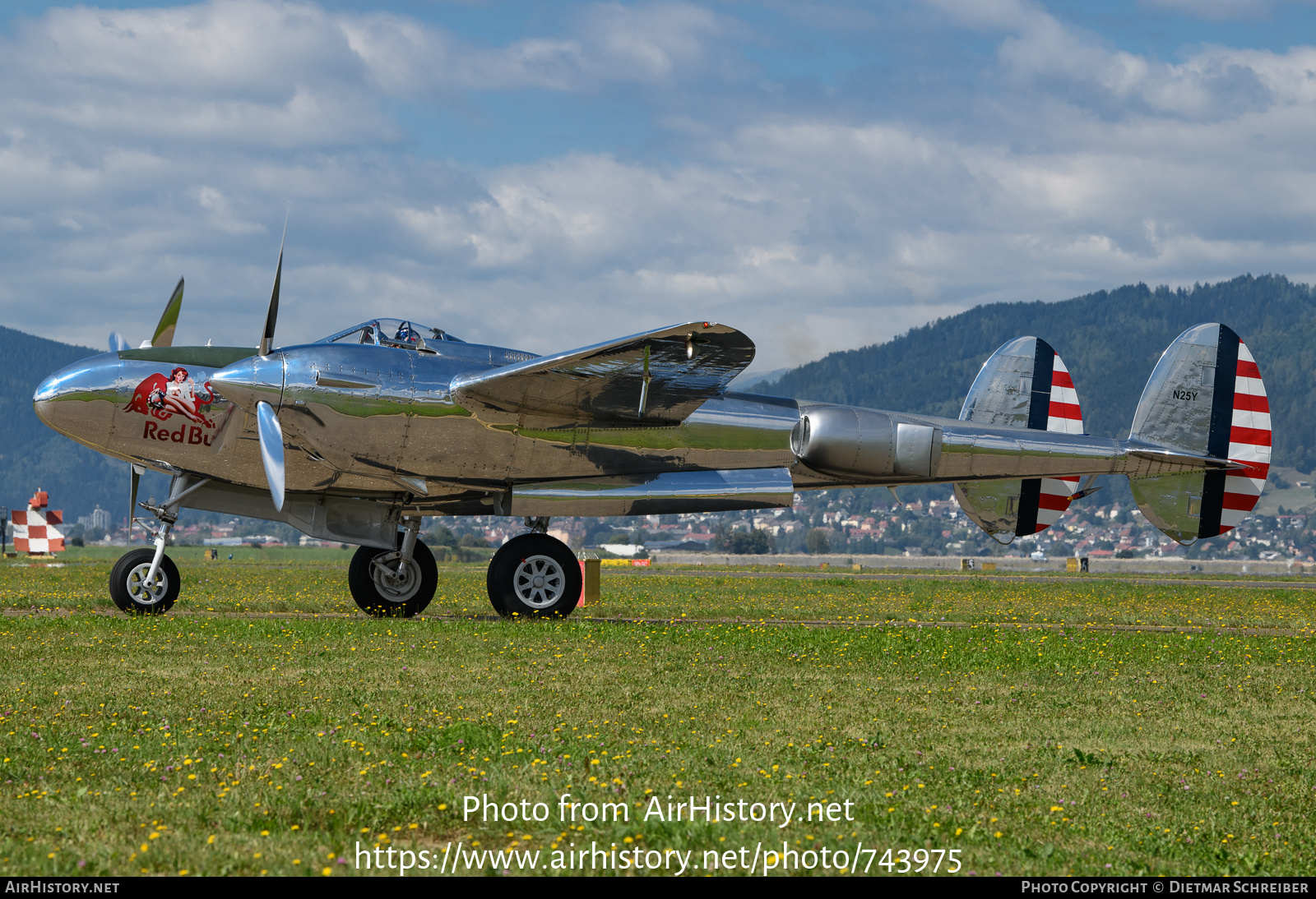 Aircraft Photo of N25Y | Lockheed P-38L Lightning | Red Bull | AirHistory.net #743975