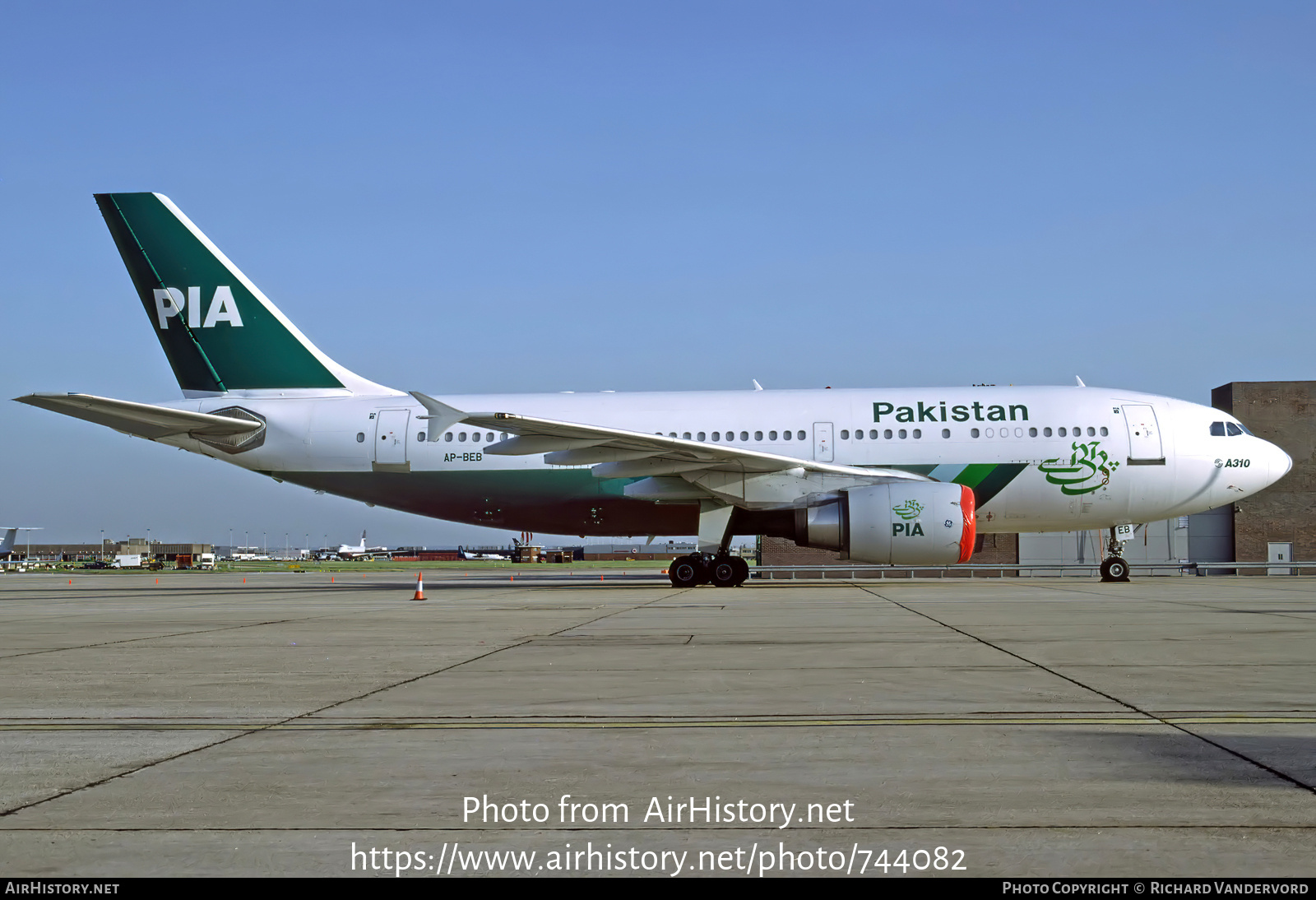 Aircraft Photo of AP-BEB | Airbus A310-308 | Pakistan International Airlines - PIA | AirHistory.net #744082