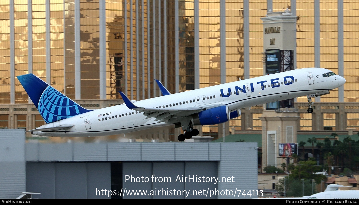 Aircraft Photo of N13138 | Boeing 757-224 | United Airlines | AirHistory.net #744113