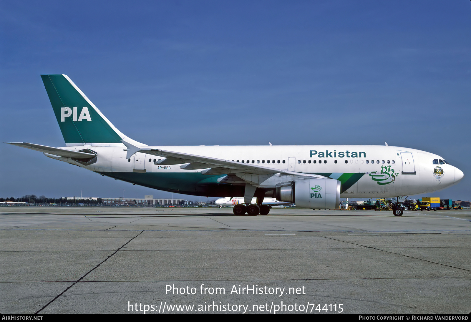 Aircraft Photo of AP-BEG | Airbus A310-308 | Pakistan International Airlines - PIA | AirHistory.net #744115