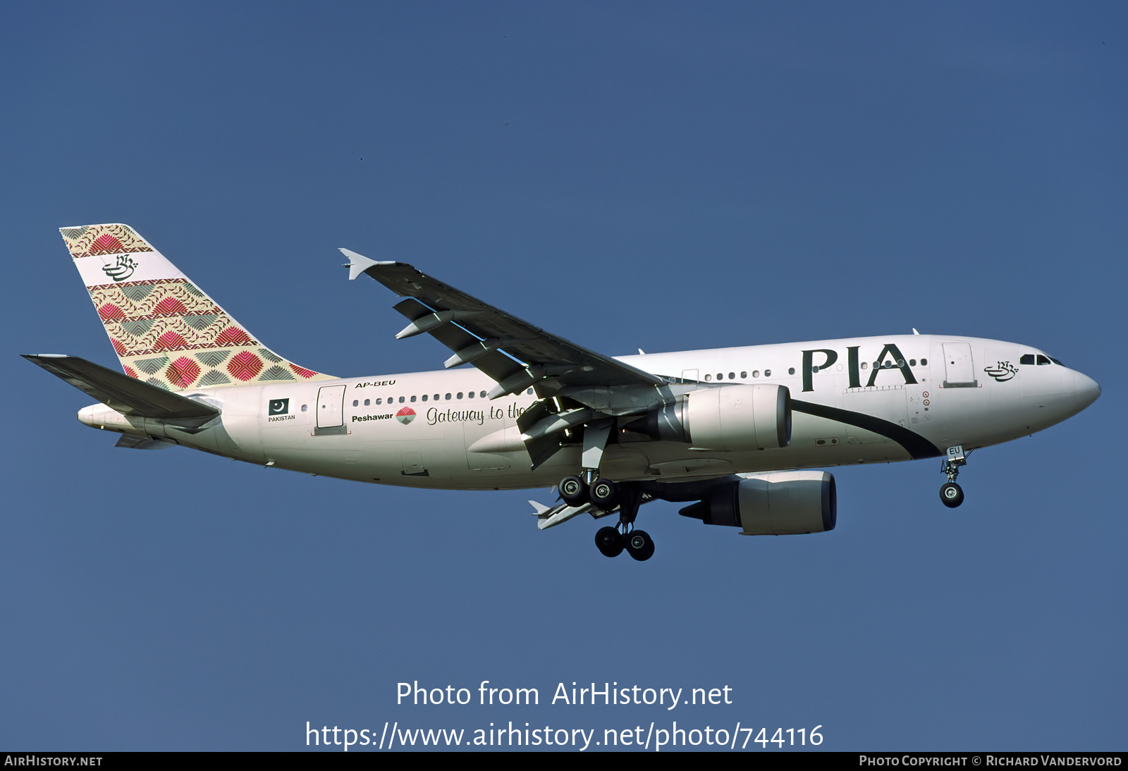 Aircraft Photo of AP-BEU | Airbus A310-308 | Pakistan International Airlines - PIA | AirHistory.net #744116