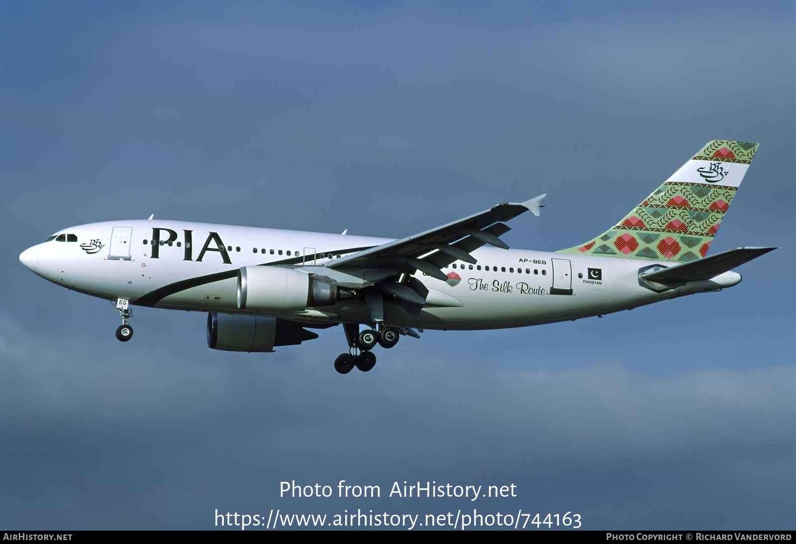 Aircraft Photo of AP-BEG | Airbus A310-308 | Pakistan International Airlines - PIA | AirHistory.net #744163