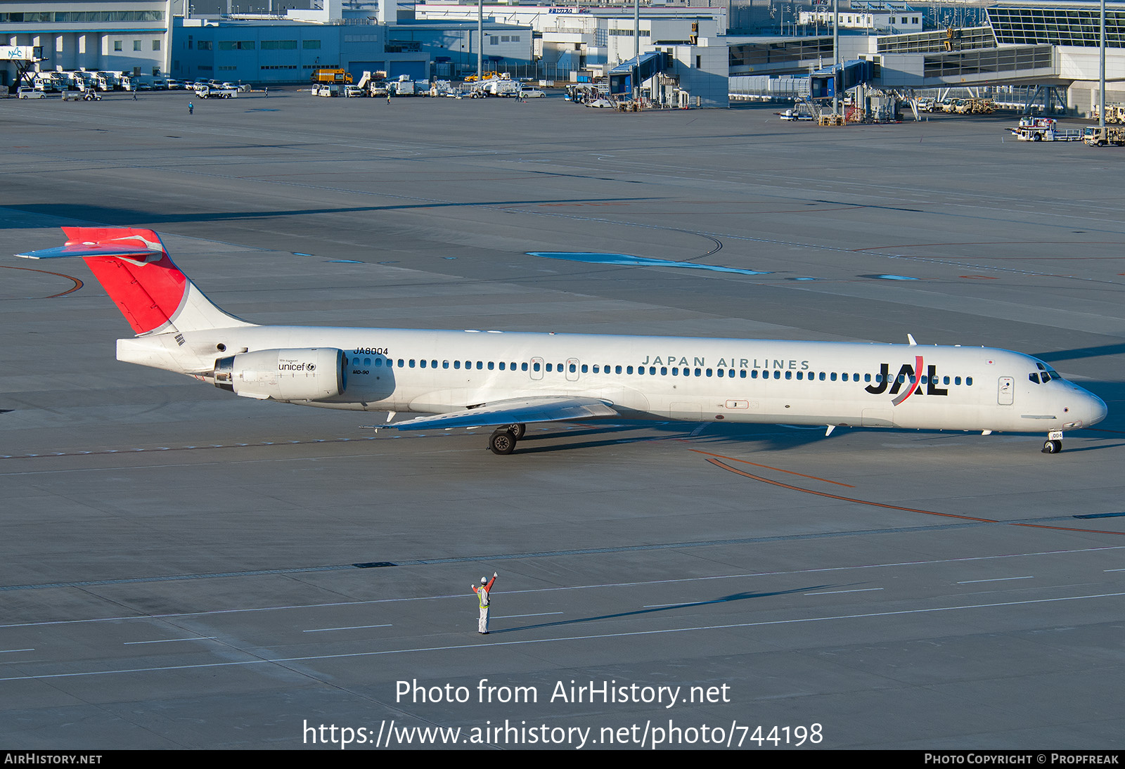 Aircraft Photo of JA8004 | McDonnell Douglas MD-90-30 | Japan Airlines - JAL | AirHistory.net #744198