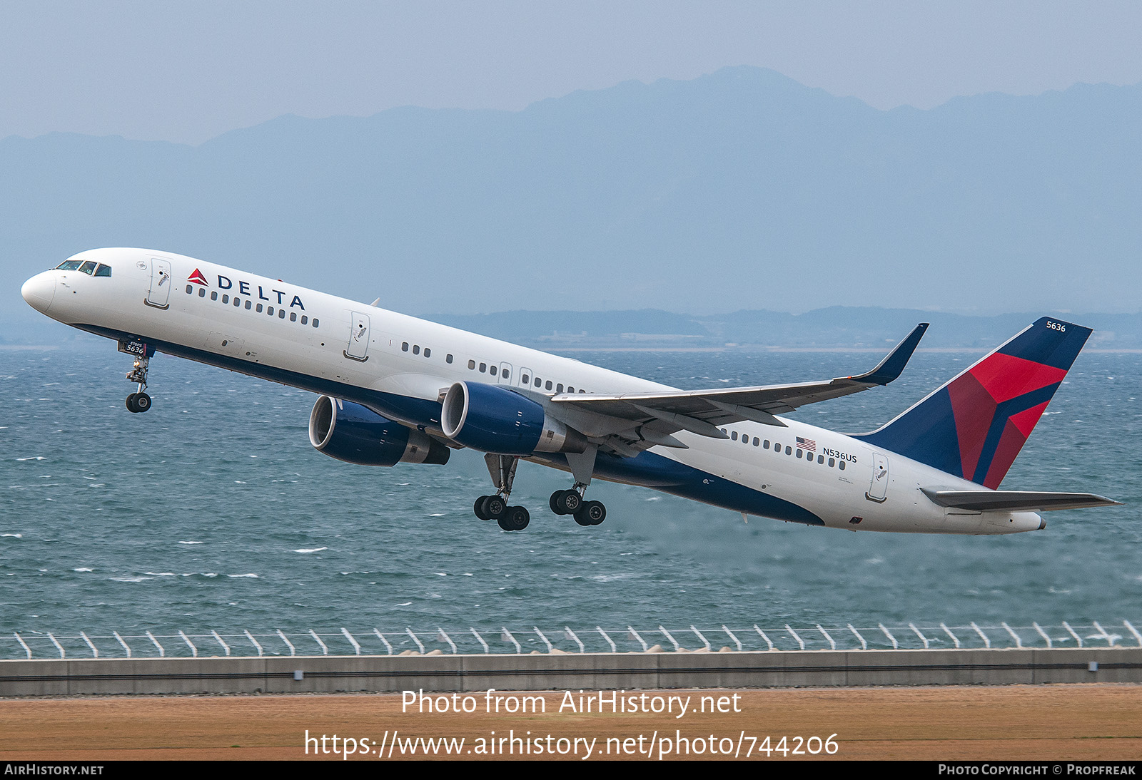 Aircraft Photo of N536US | Boeing 757-251 | Delta Air Lines | AirHistory.net #744206