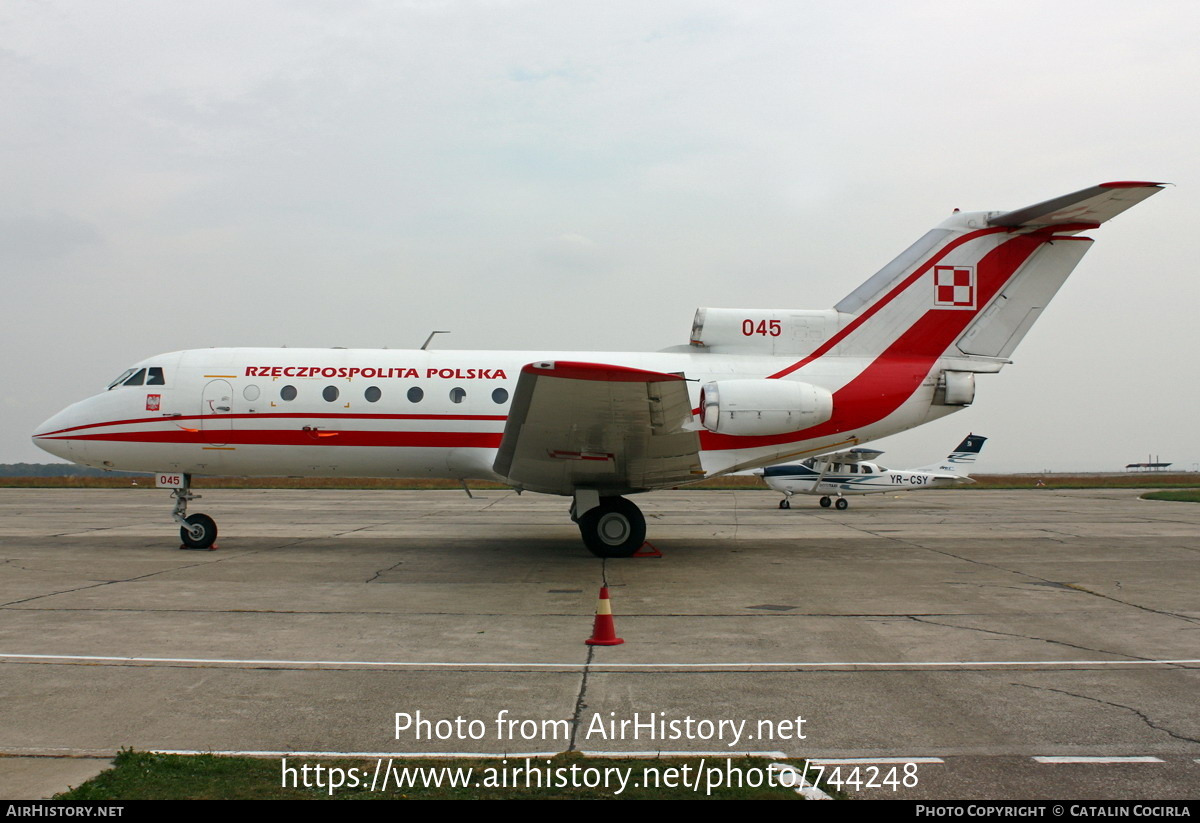 Aircraft Photo of 045 | Yakovlev Yak-40 | Poland - Air Force | AirHistory.net #744248