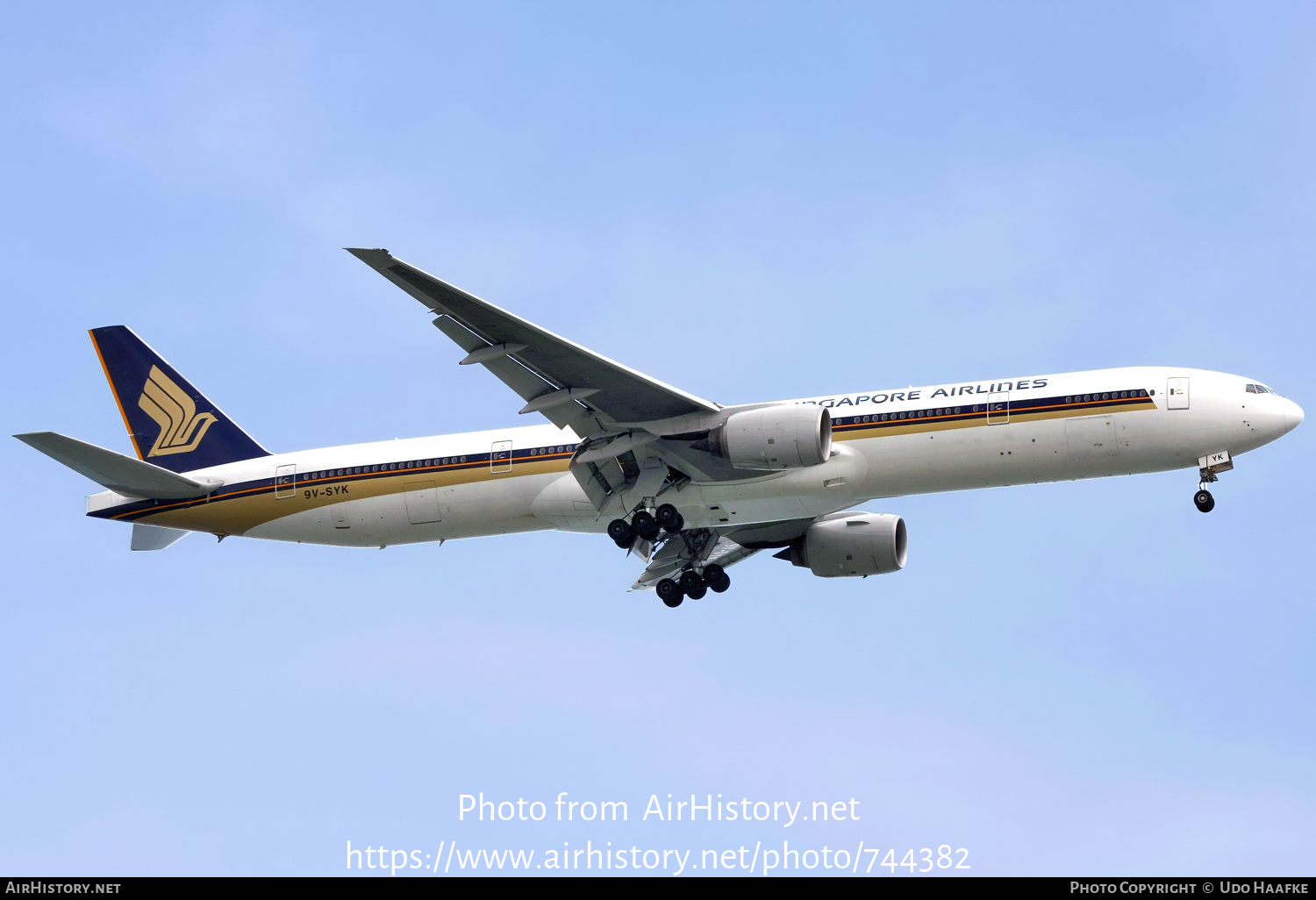 Aircraft Photo of 9V-SYK | Boeing 777-312 | Singapore Airlines | AirHistory.net #744382