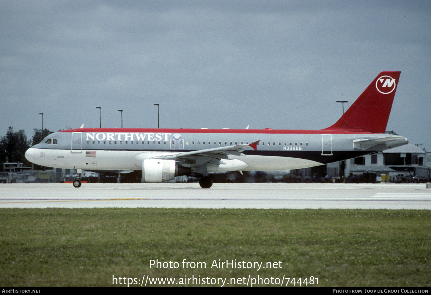 Aircraft Photo of N306US | Airbus A320-211 | Northwest Airlines | AirHistory.net #744481