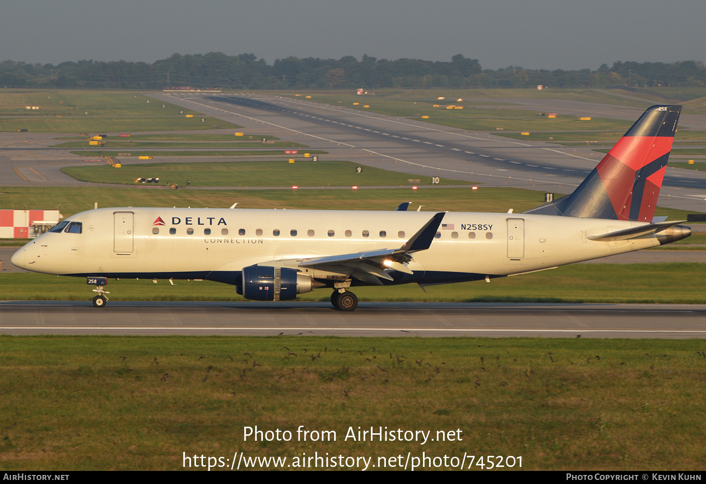 Aircraft Photo of N258SY | Embraer 175LR (ERJ-170-200LR) | Delta Connection | AirHistory.net #745201