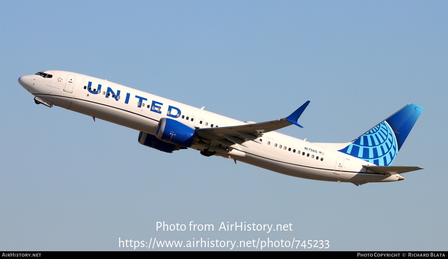 Aircraft Photo of N17565 | Boeing 737-9 Max 9 | United Airlines | AirHistory.net #745233