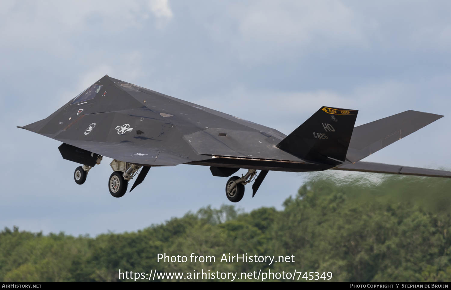 Aircraft Photo of 84-0825 / AF84-825 | Lockheed F-117A Nighthawk | USA - Air Force | AirHistory.net #745349