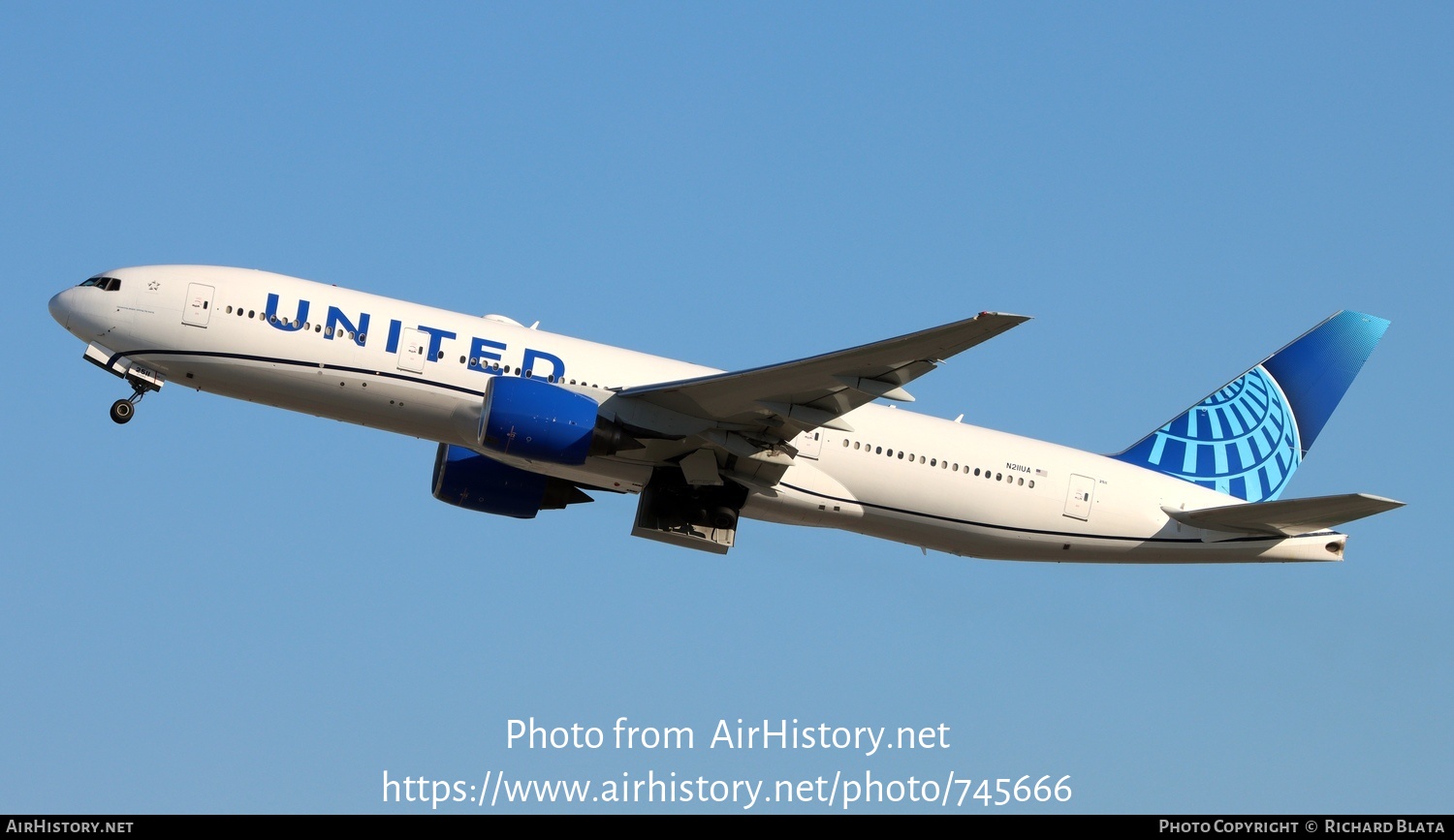 Aircraft Photo of N211UA | Boeing 777-222 | United Airlines | AirHistory.net #745666