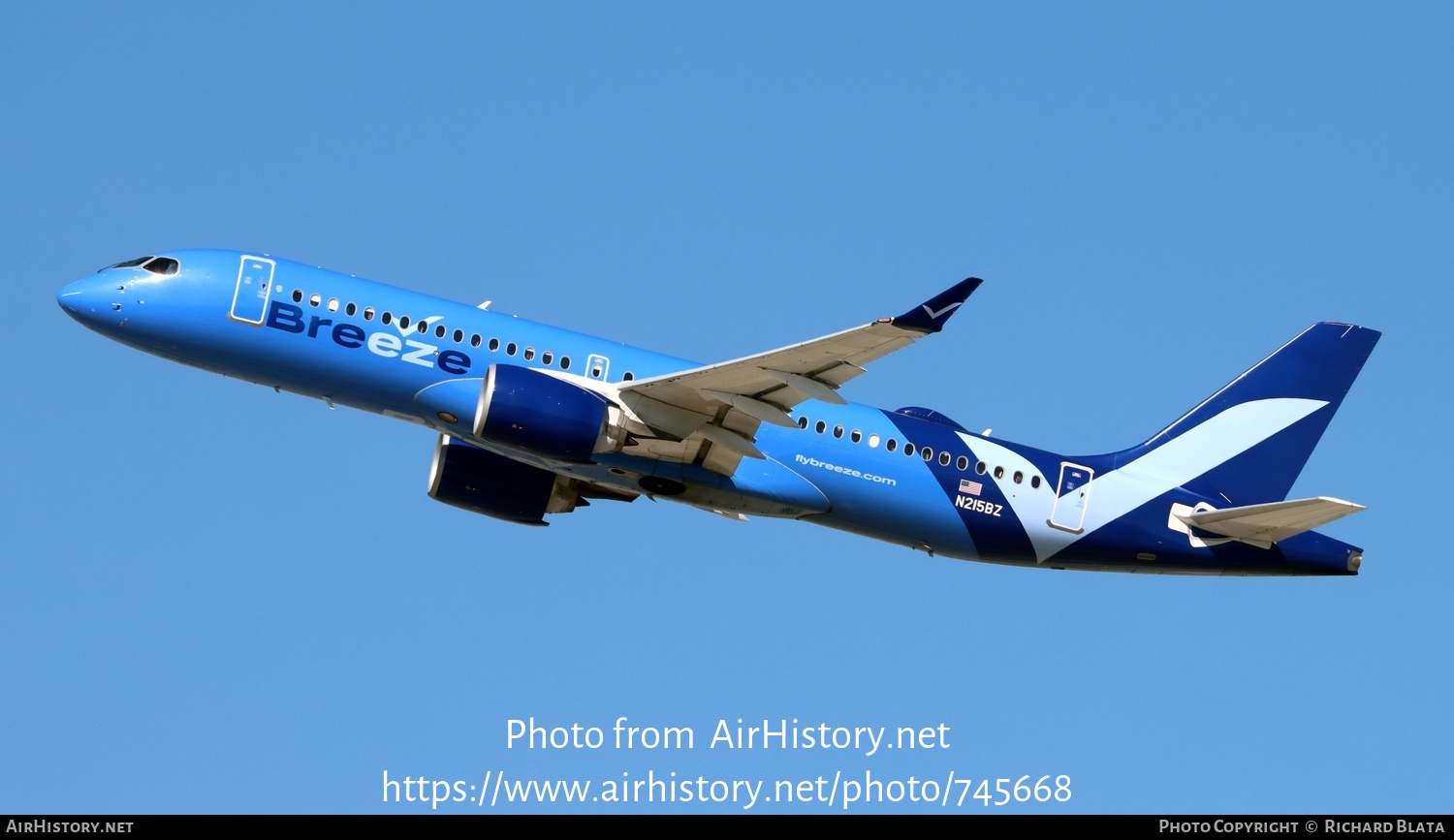 Aircraft Photo of N215BZ | Airbus A220-300 (BD-500-1A11) | Breeze Airways | AirHistory.net #745668