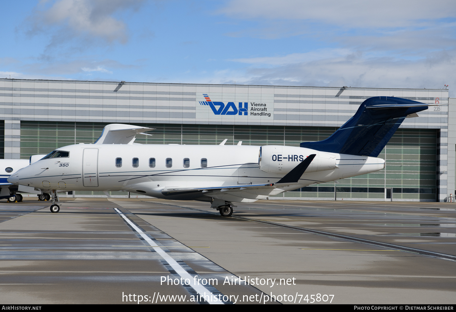 Aircraft Photo of OE-HRS | Bombardier Challenger 350 (BD-100-1A10) | AirHistory.net #745807