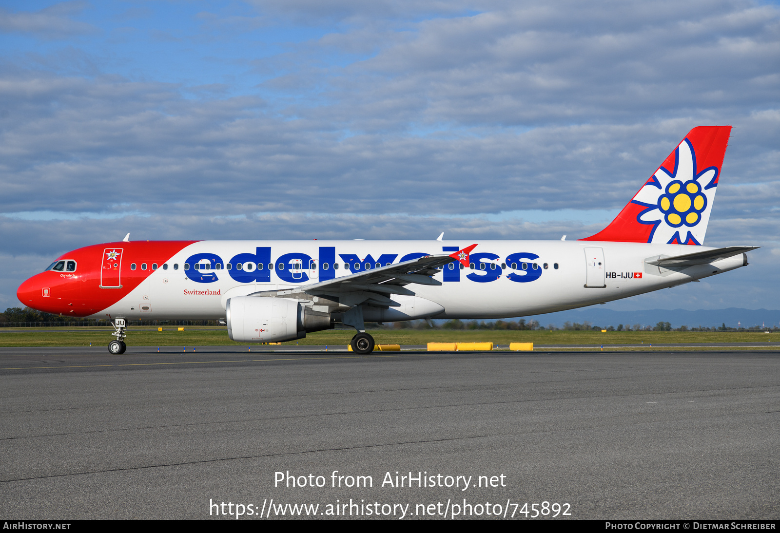 Aircraft Photo of HB-IJU | Airbus A320-214 | Edelweiss Air | AirHistory.net #745892