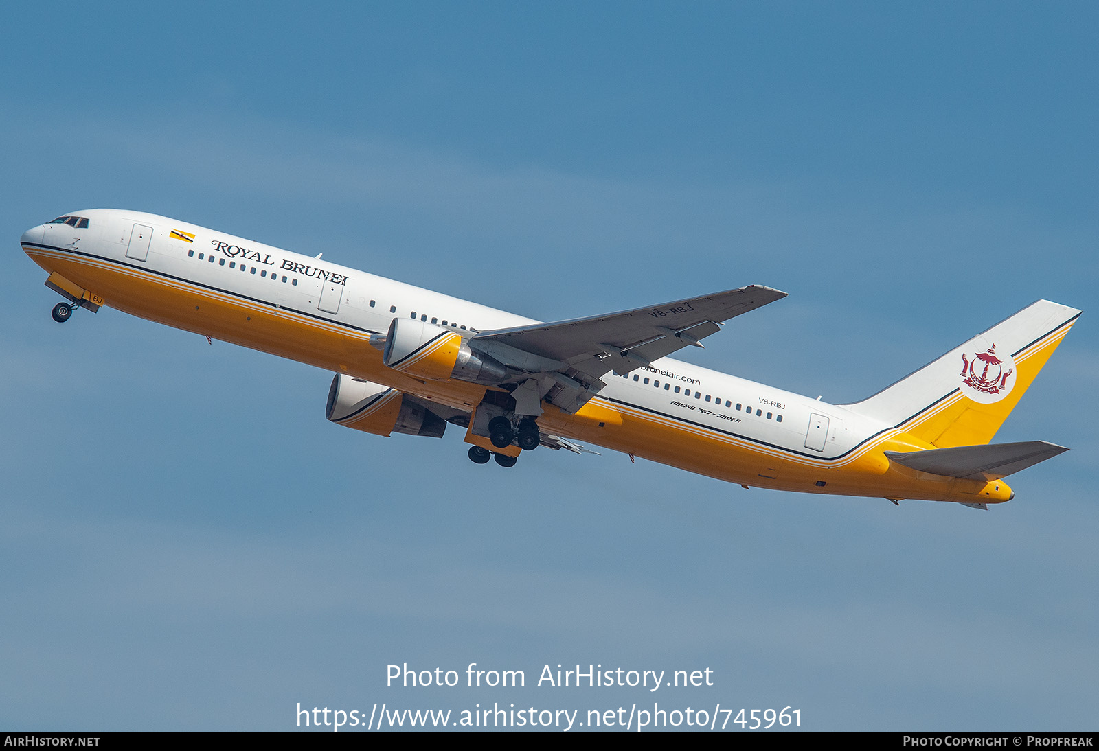 Aircraft Photo of V8-RBJ | Boeing 767-33A/ER | Royal Brunei Airlines | AirHistory.net #745961