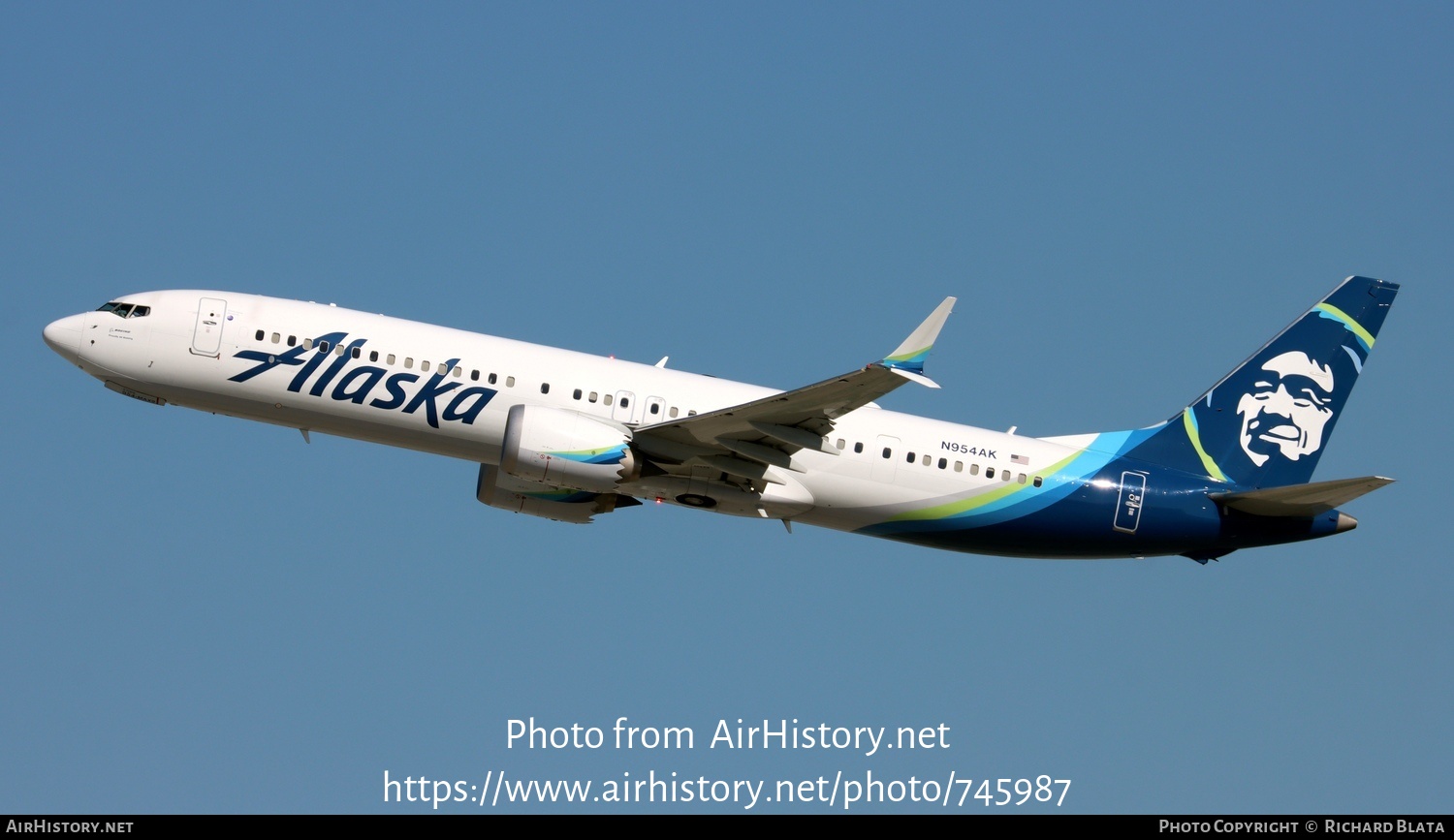 Aircraft Photo of N954AK | Boeing 737-9 Max 9 | Alaska Airlines | AirHistory.net #745987