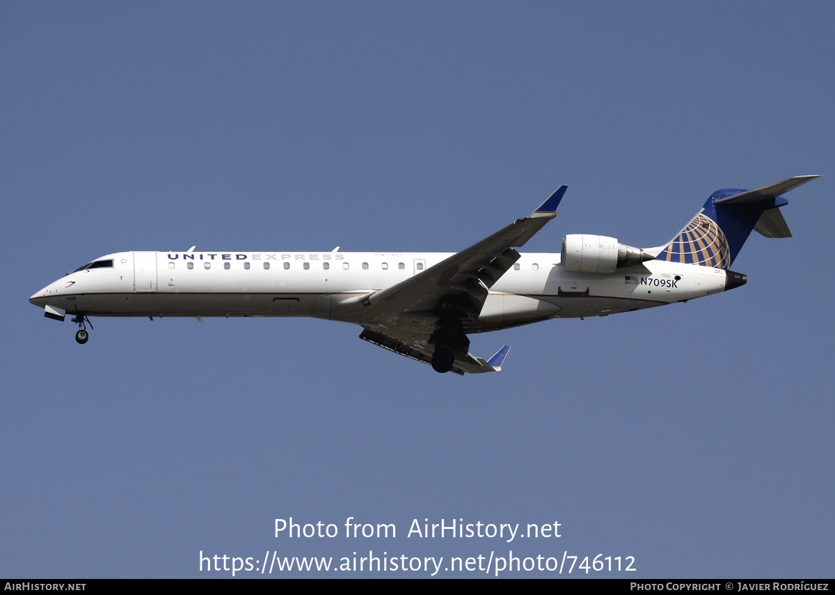 Aircraft Photo of N709SK | Bombardier CRJ-701ER (CL-600-2C10) | United Express | AirHistory.net #746112