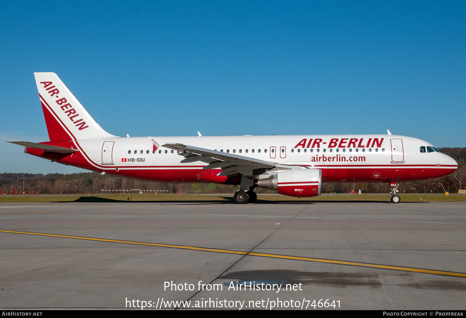 Aircraft Photo of HB-IOU | Airbus A320-214 | Air Berlin | AirHistory.net #746641