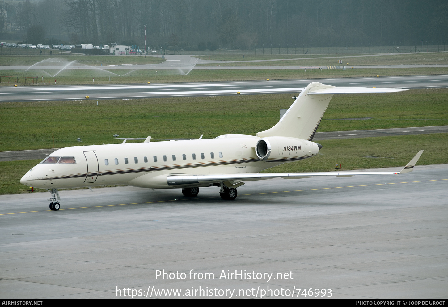 Aircraft Photo of N194WM | Bombardier Global Express XRS (BD-700-1A10) | AirHistory.net #746993