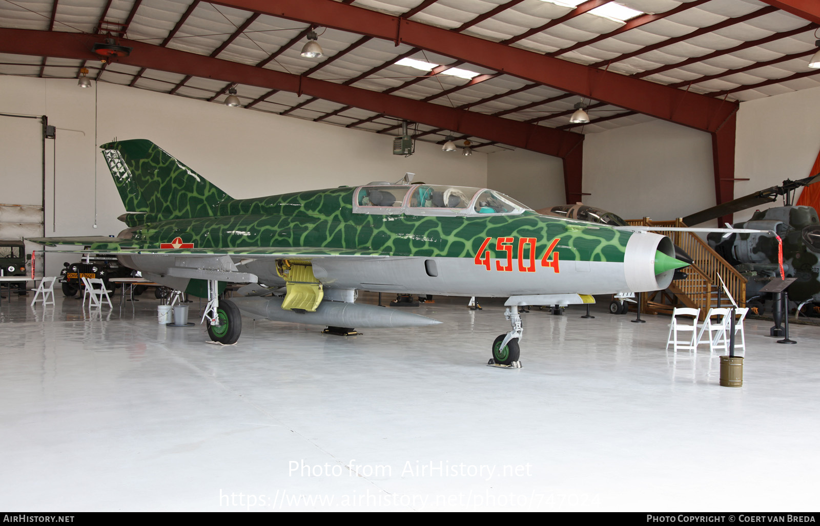 Aircraft Photo of 4504 | Mikoyan-Gurevich MiG-21US | Vietnam - Air Force | AirHistory.net #747024