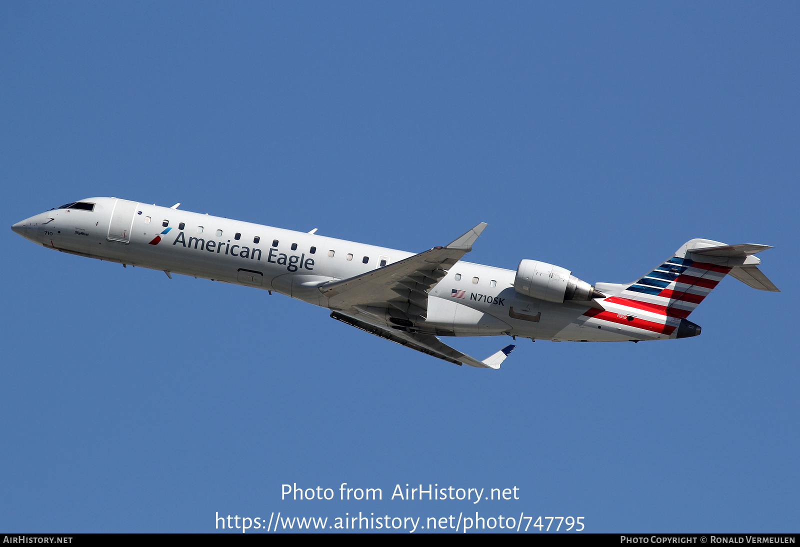 Aircraft Photo of N710SK | Bombardier CRJ-701ER (CL-600-2C10) | American Eagle | AirHistory.net #747795