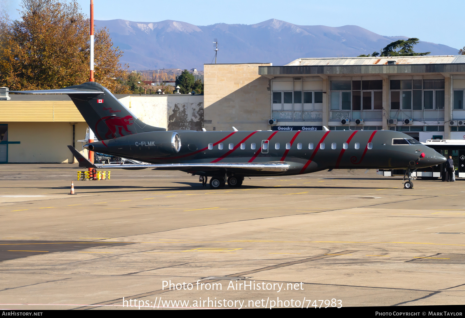 Aircraft Photo of C-FLMK | Bombardier Global Express XRS (BD-700-1A10) | AirHistory.net #747983