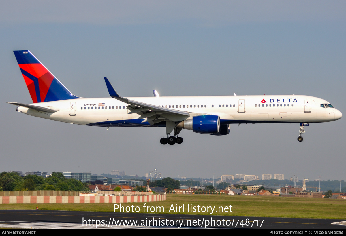 Aircraft Photo of N721TW | Boeing 757-231 | Delta Air Lines | AirHistory.net #748717