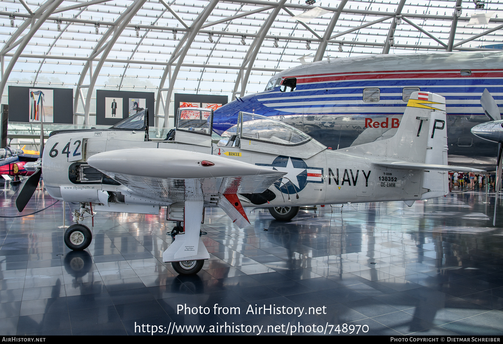 Aircraft Photo of OE-EMM / 138352 | North American T-28B Trojan | Red Bull | USA - Navy | AirHistory.net #748970