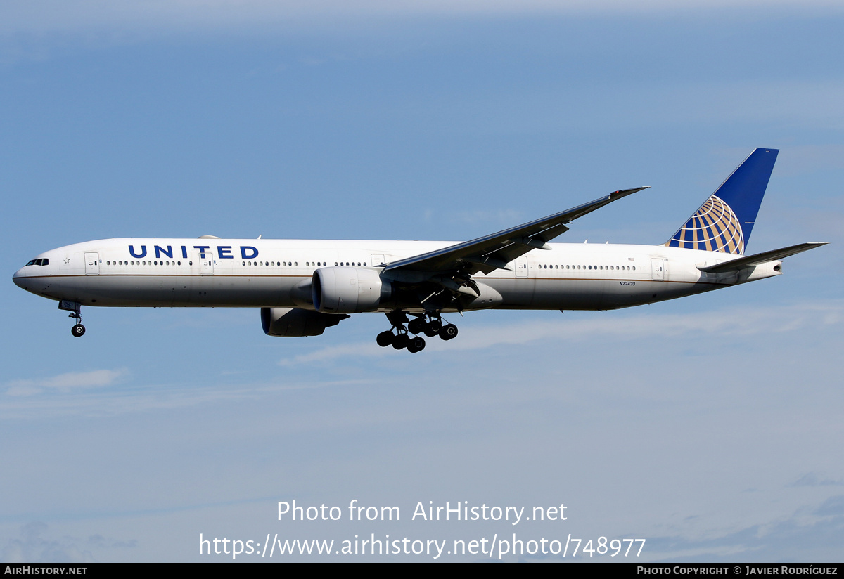 Aircraft Photo of N2243U | Boeing 777-300/ER | United Airlines | AirHistory.net #748977