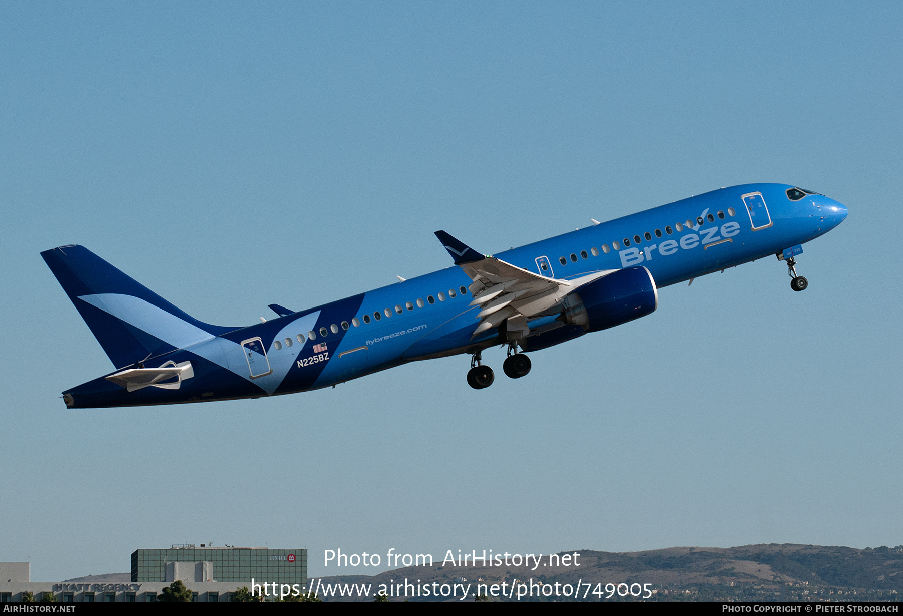 Aircraft Photo of N225BZ | Airbus A220-300 (BD-500-1A11) | Breeze Airways | AirHistory.net #749005