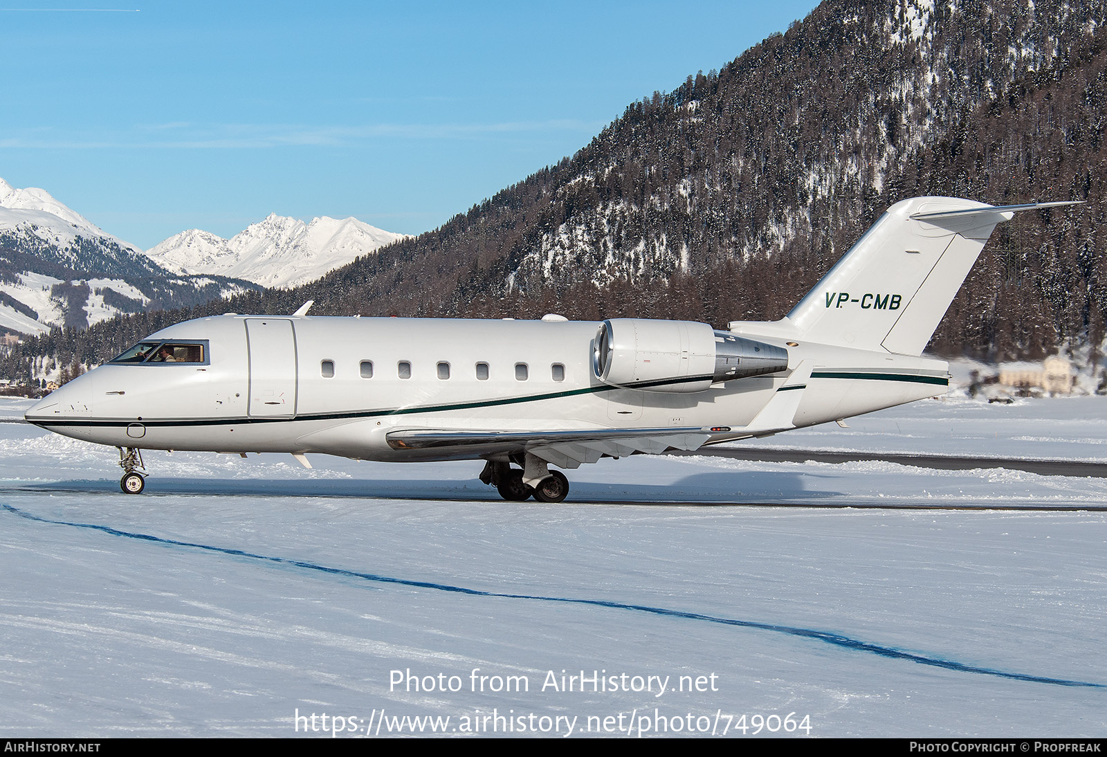 Aircraft Photo of VP-CMB | Bombardier Challenger 604 (CL-600-2B16) | AirHistory.net #749064