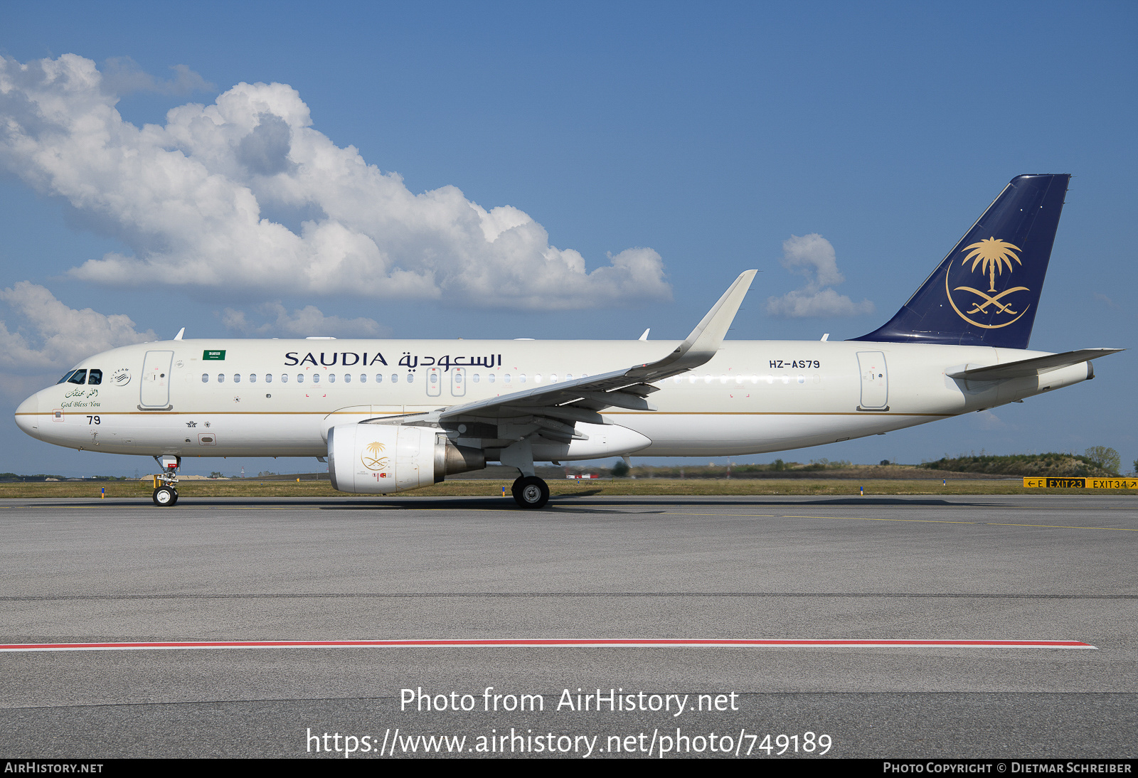 Aircraft Photo of HZ-AS79 | Airbus A320-214 | Saudi Arabian Airlines | AirHistory.net #749189