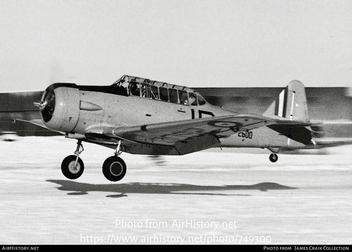 Aircraft Photo of 2600 | North American AT-16 Harvard IIA | Canada - Air Force | AirHistory.net #749300