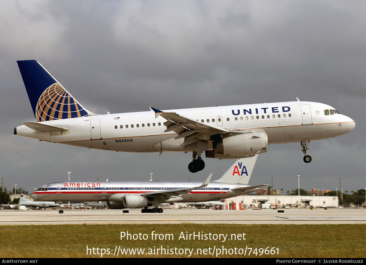 Aircraft Photo of N854UA | Airbus A319-131 | United Airlines | AirHistory.net #749661