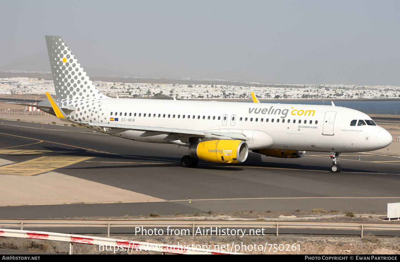 Aircraft Photo of EC-MKM | Airbus A320-232 | Vueling Airlines | AirHistory.net #750261