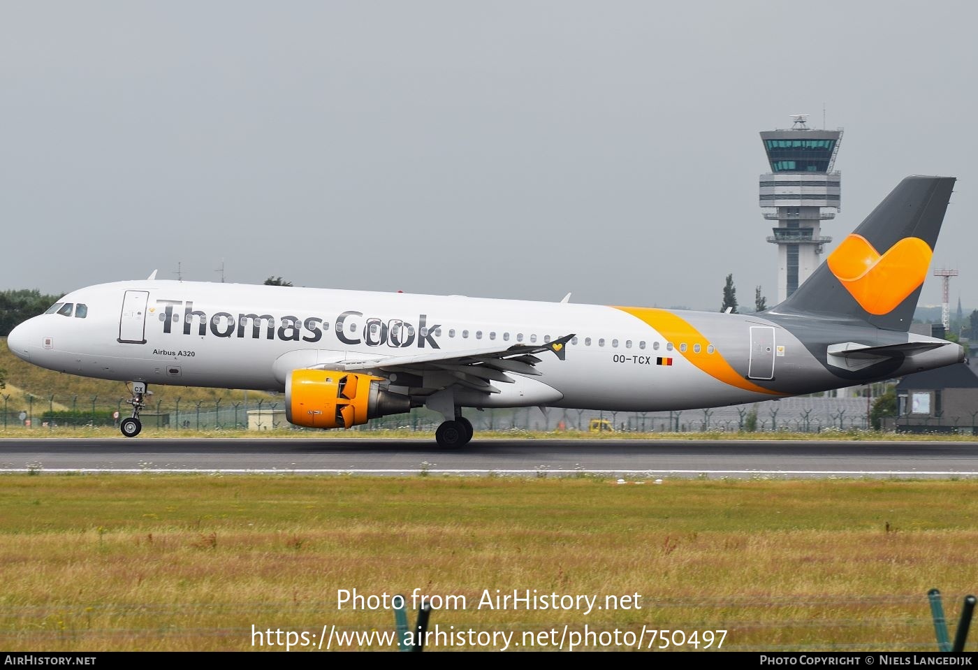 Aircraft Photo of OO-TCX | Airbus A320-212 | Thomas Cook Airlines | AirHistory.net #750497