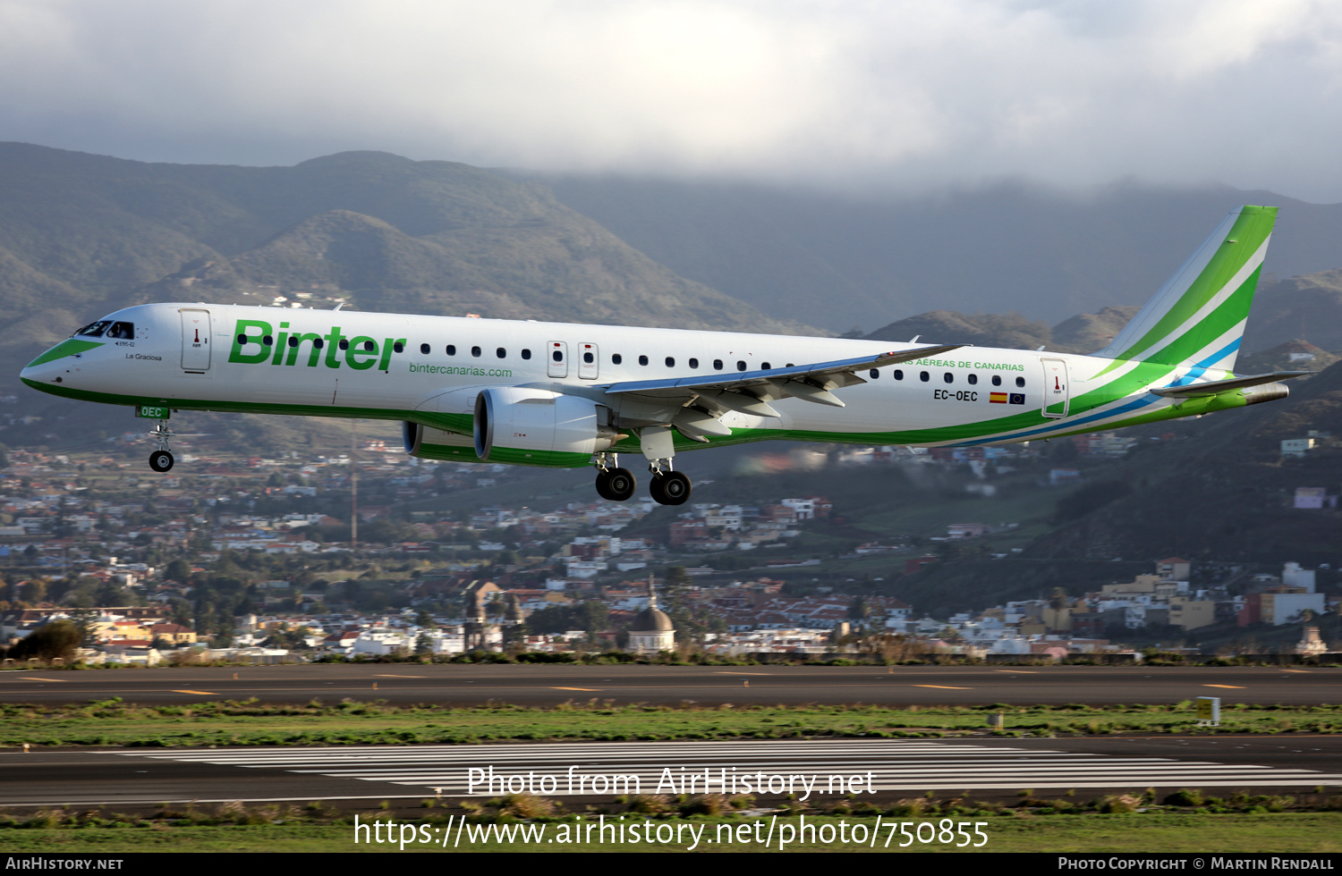 Aircraft Photo of EC-OEC | Embraer 195-E2 (ERJ-190-400) | Binter Canarias | AirHistory.net #750855