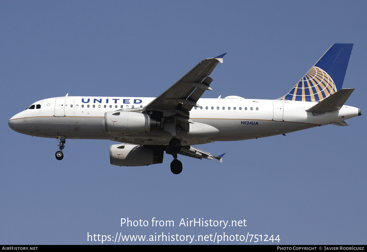 Aircraft Photo of N824UA | Airbus A319-131 | United Airlines | AirHistory.net #751244