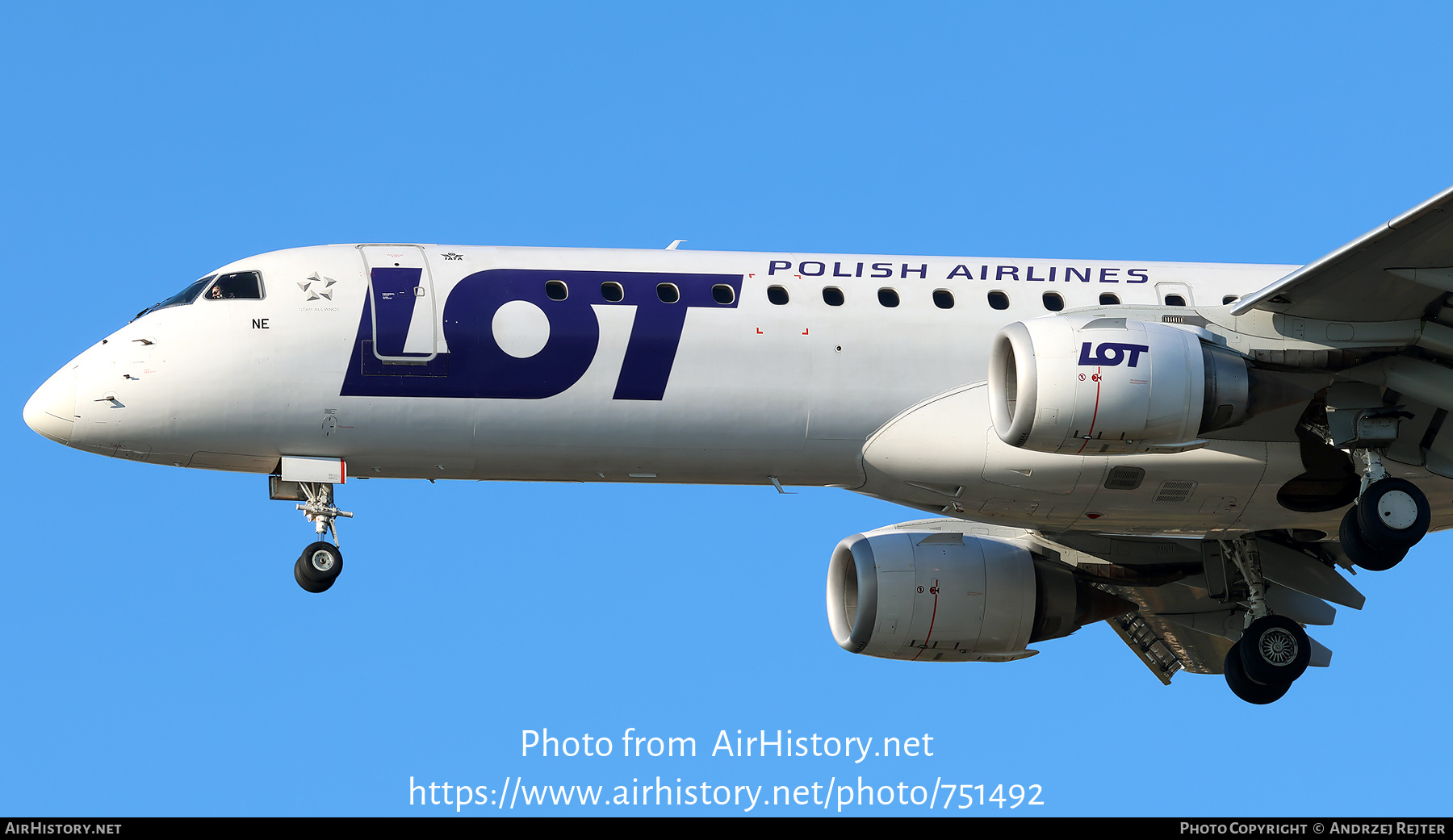 Aircraft Photo of SP-LNE | Embraer 195LR (ERJ-190-200LR) | LOT Polish Airlines - Polskie Linie Lotnicze | AirHistory.net #751492