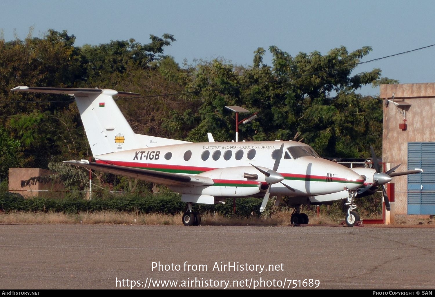 Aircraft Photo of XT-IGB | Beech B200 Super King Air | Institut Géographique du Burkina | AirHistory.net #751689