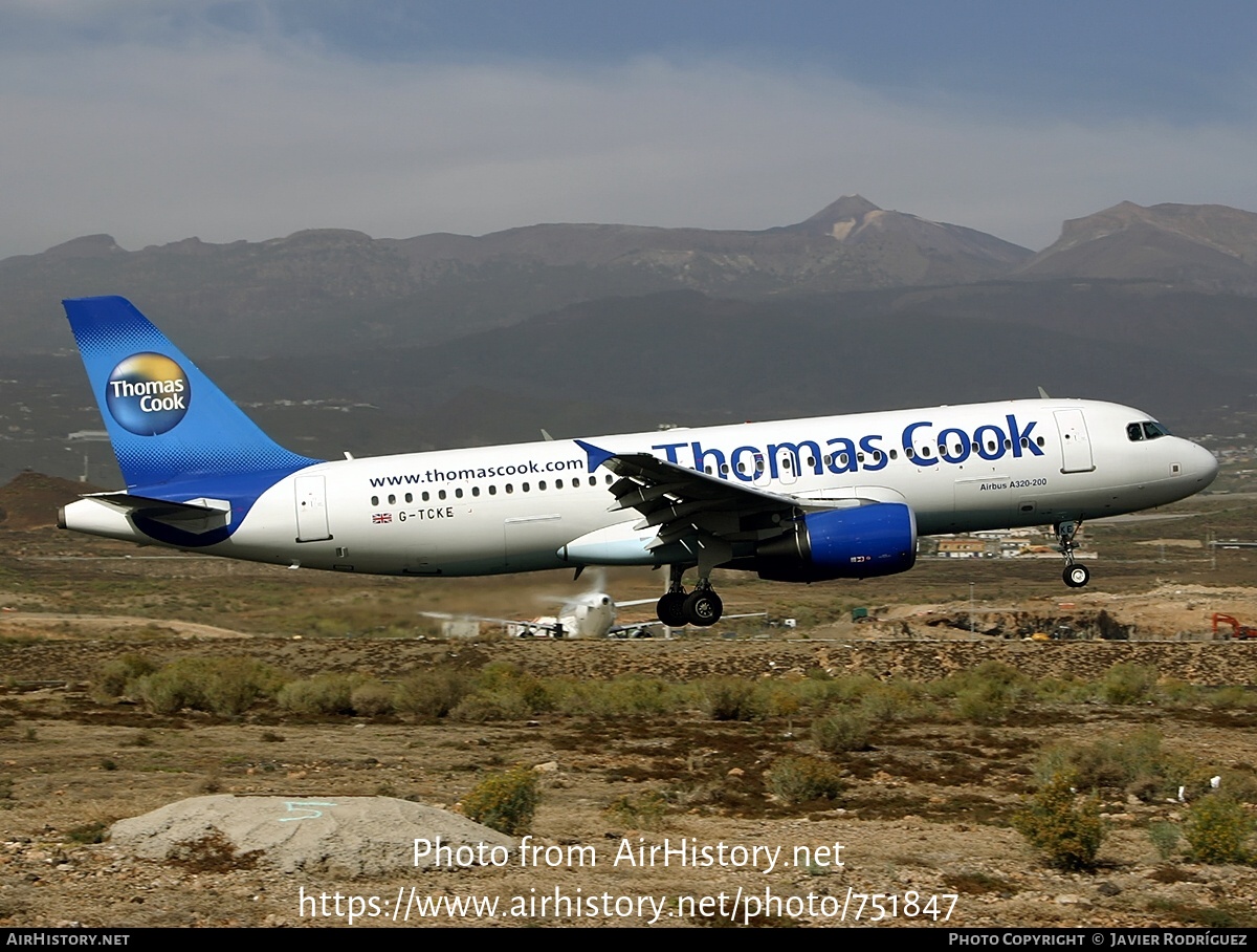 Aircraft Photo of G-TCKE | Airbus A320-214 | Thomas Cook Airlines | AirHistory.net #751847