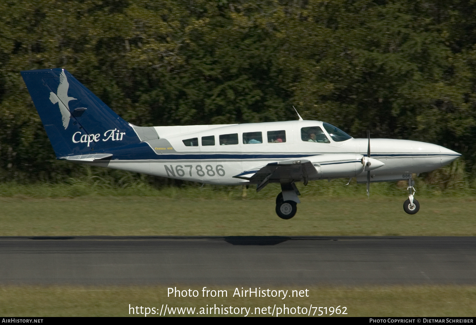 Aircraft Photo of N67886 | Cessna 402C | Cape Air | AirHistory.net #751962