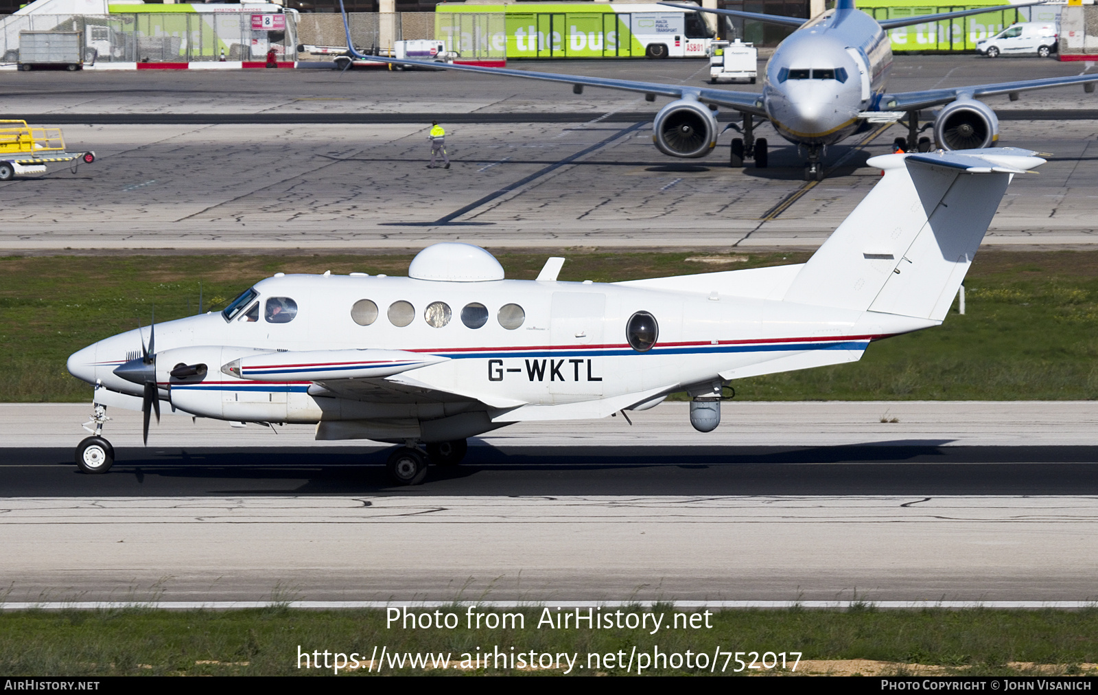 Aircraft Photo of G-WKTL | Beech B200T Super King Air | AirHistory.net #752017