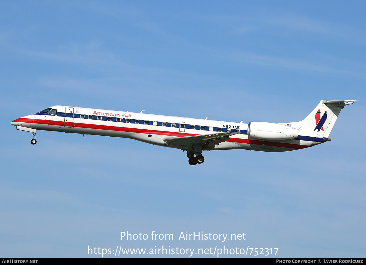 Aircraft Photo of N923AE | Embraer ERJ-145LR (EMB-145LR) | American Eagle | AirHistory.net #752317